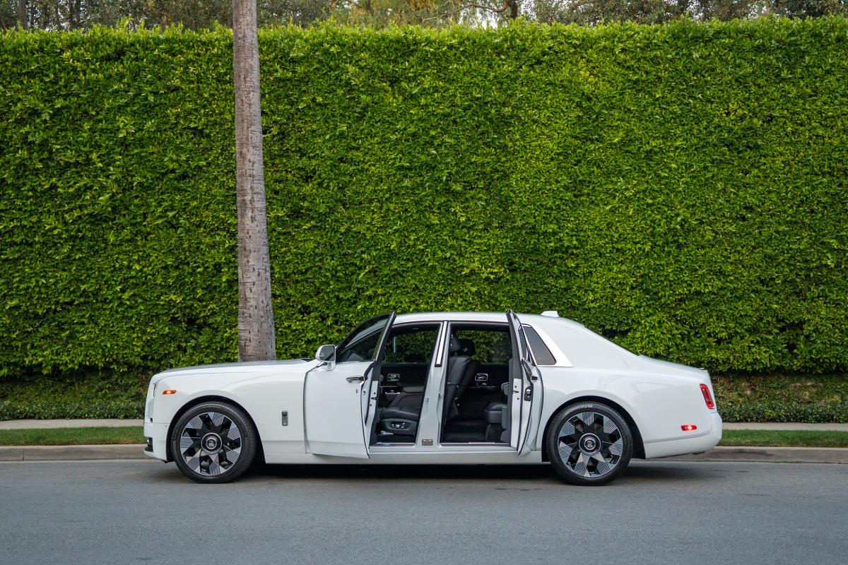 Rolls-Royce Phantom Series II Rental in Los Angeles Thumbnail 