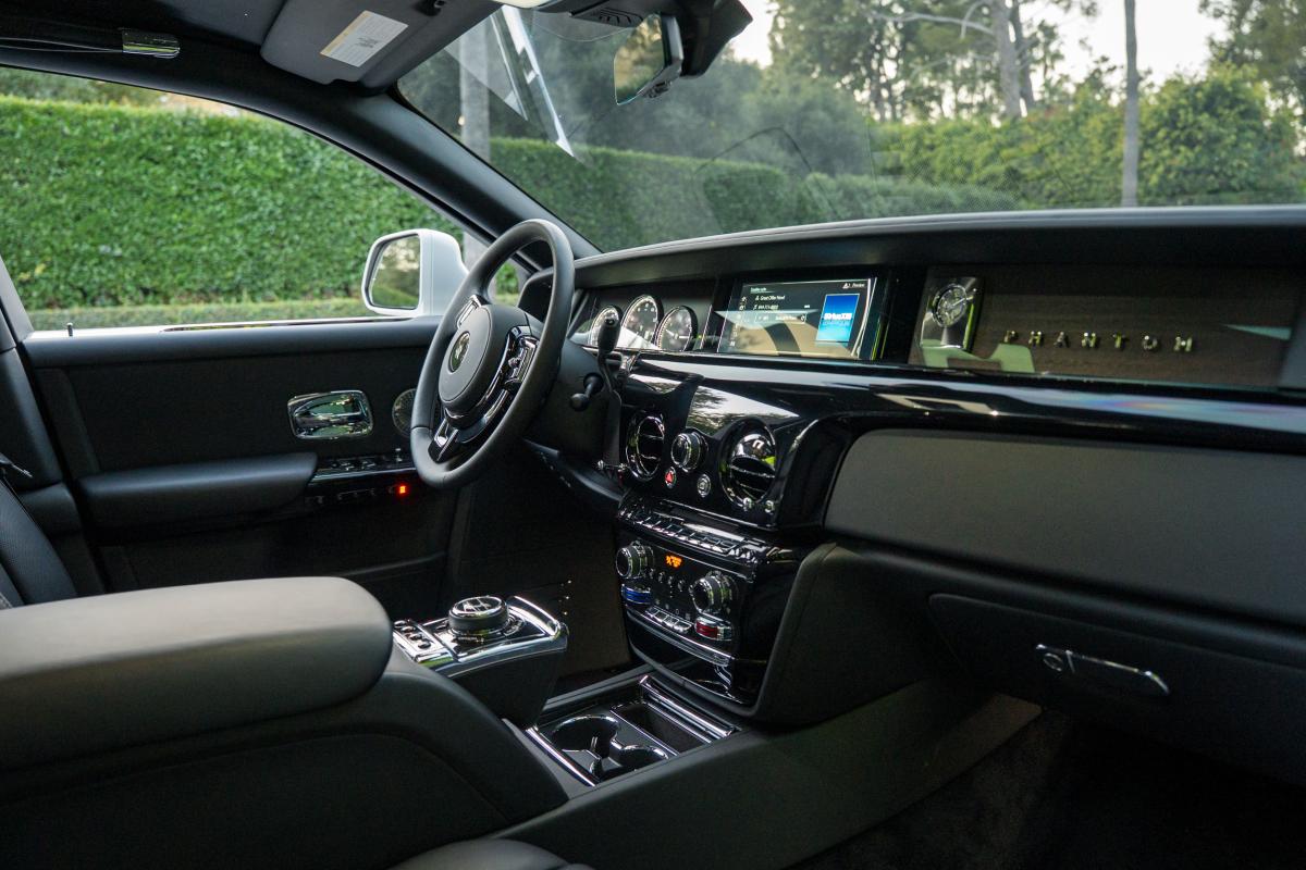 Rolls-Royce Phantom Series II Rental in Los Angeles Thumbnail 