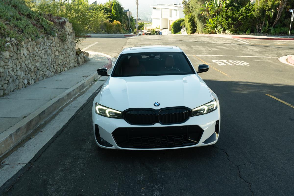 BMW 330i Thumbnail 