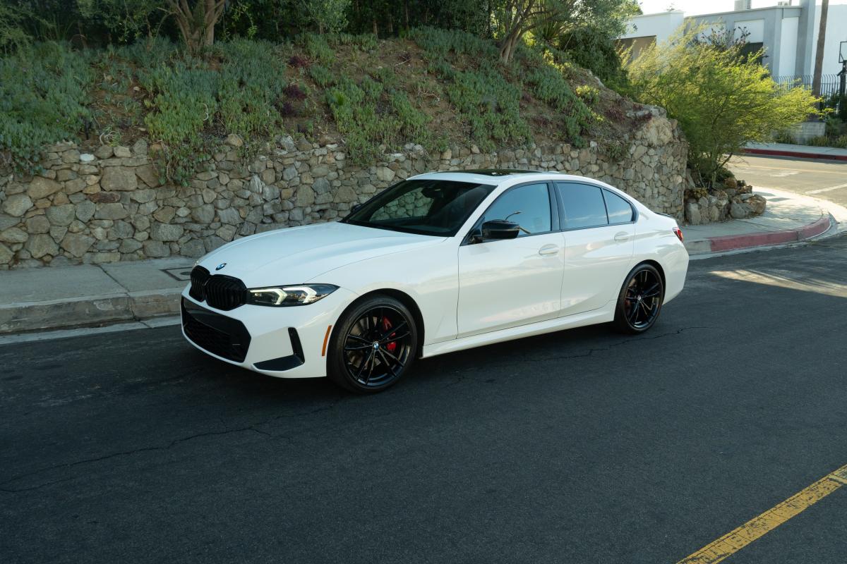 BMW 330i Thumbnail 