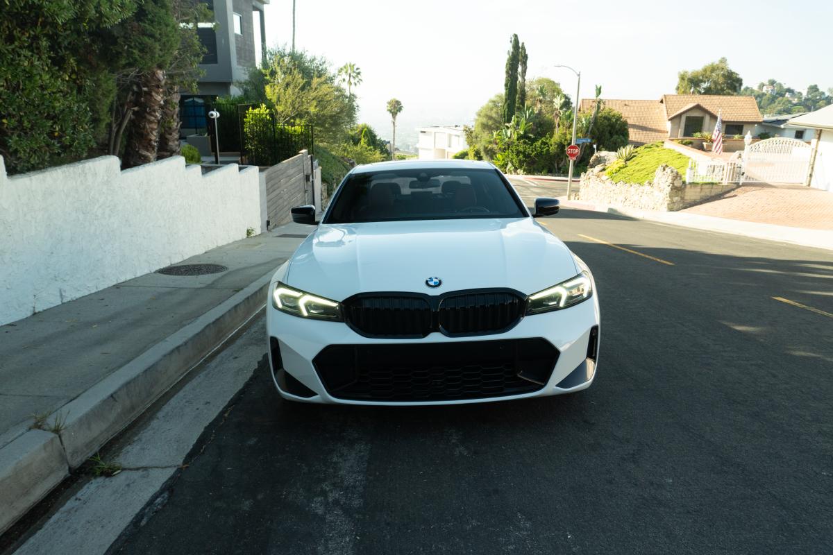 BMW 330i Thumbnail 