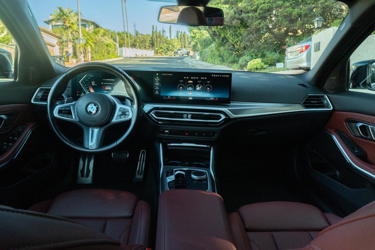 BMW 330i Thumbnail 