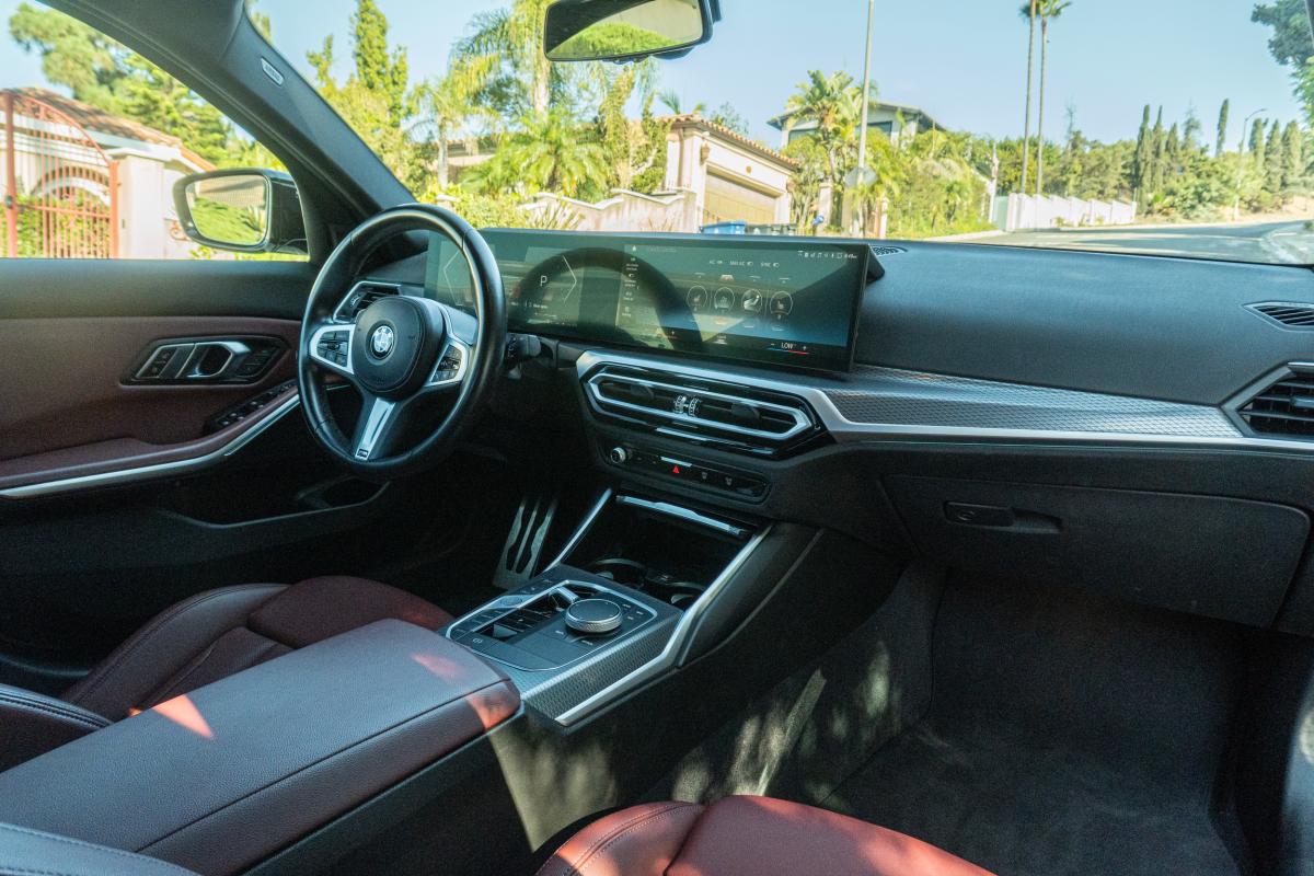 BMW 330i Thumbnail 