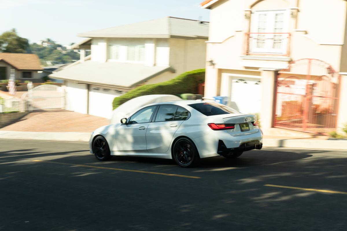 BMW 330i Thumbnail 
