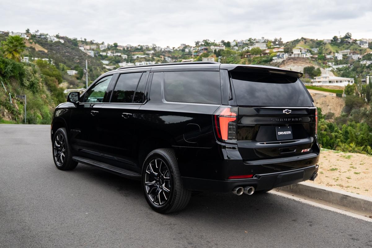Chevrolet Suburban Rental in Los Angeles Thumbnail 