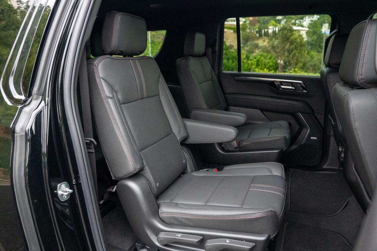 Chevrolet Suburban Rental in Los Angeles Thumbnail 