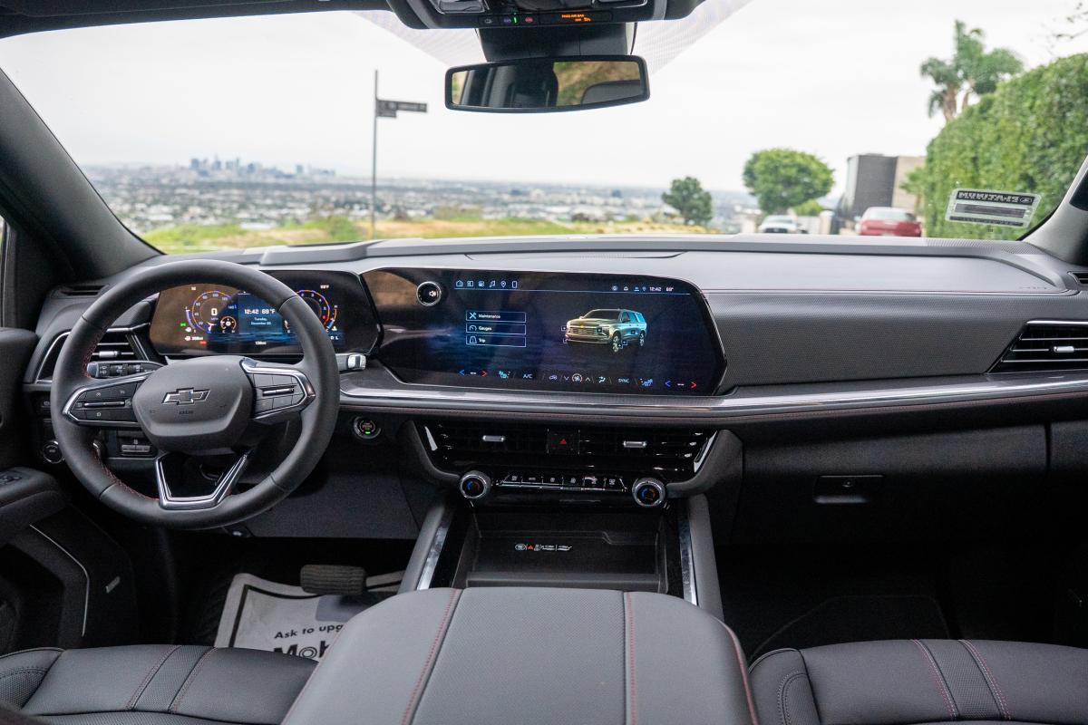 Chevrolet Suburban Rental in Los Angeles Thumbnail 