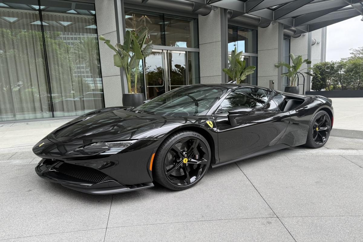 Ferrari SF90 Stradale Thumbnail 