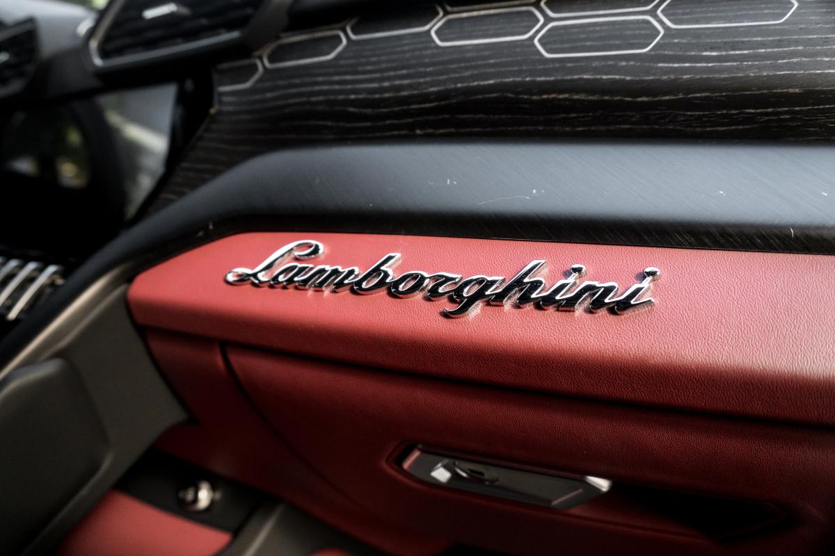 Lamborghini Urus Rental in Los Angeles Thumbnail 