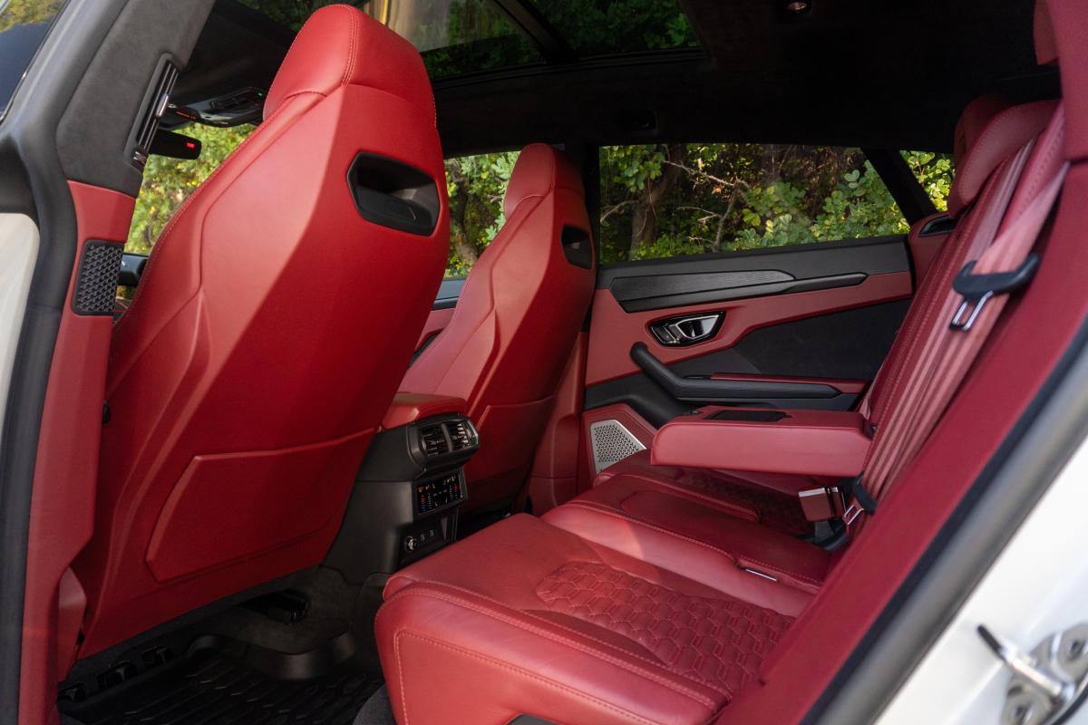 Lamborghini Urus Rental in Los Angeles Thumbnail 