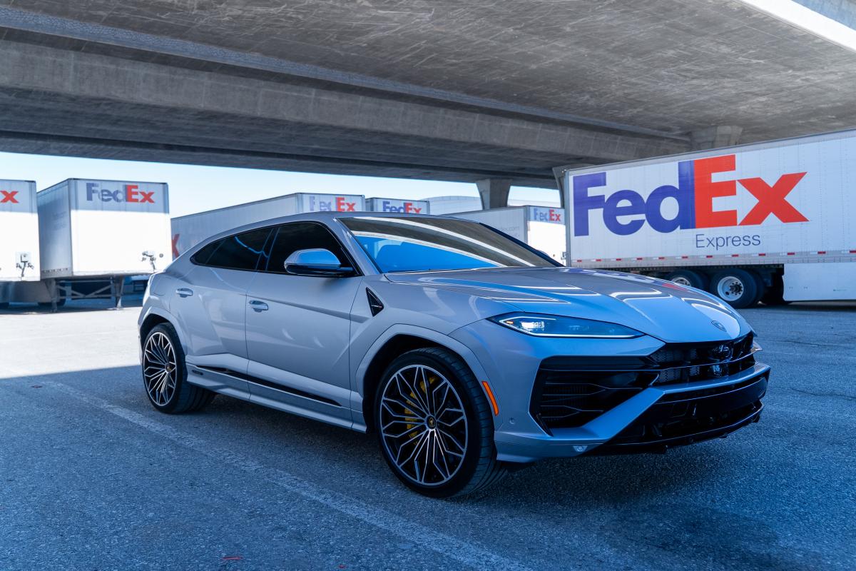 Lamborghini Urus Rental in Los Angeles Thumbnail 