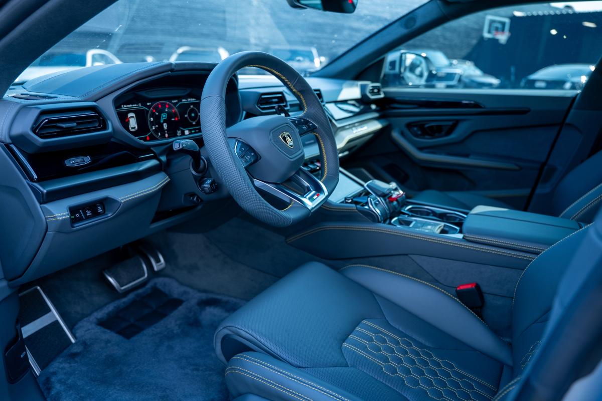 Lamborghini Urus Rental in Los Angeles Thumbnail 