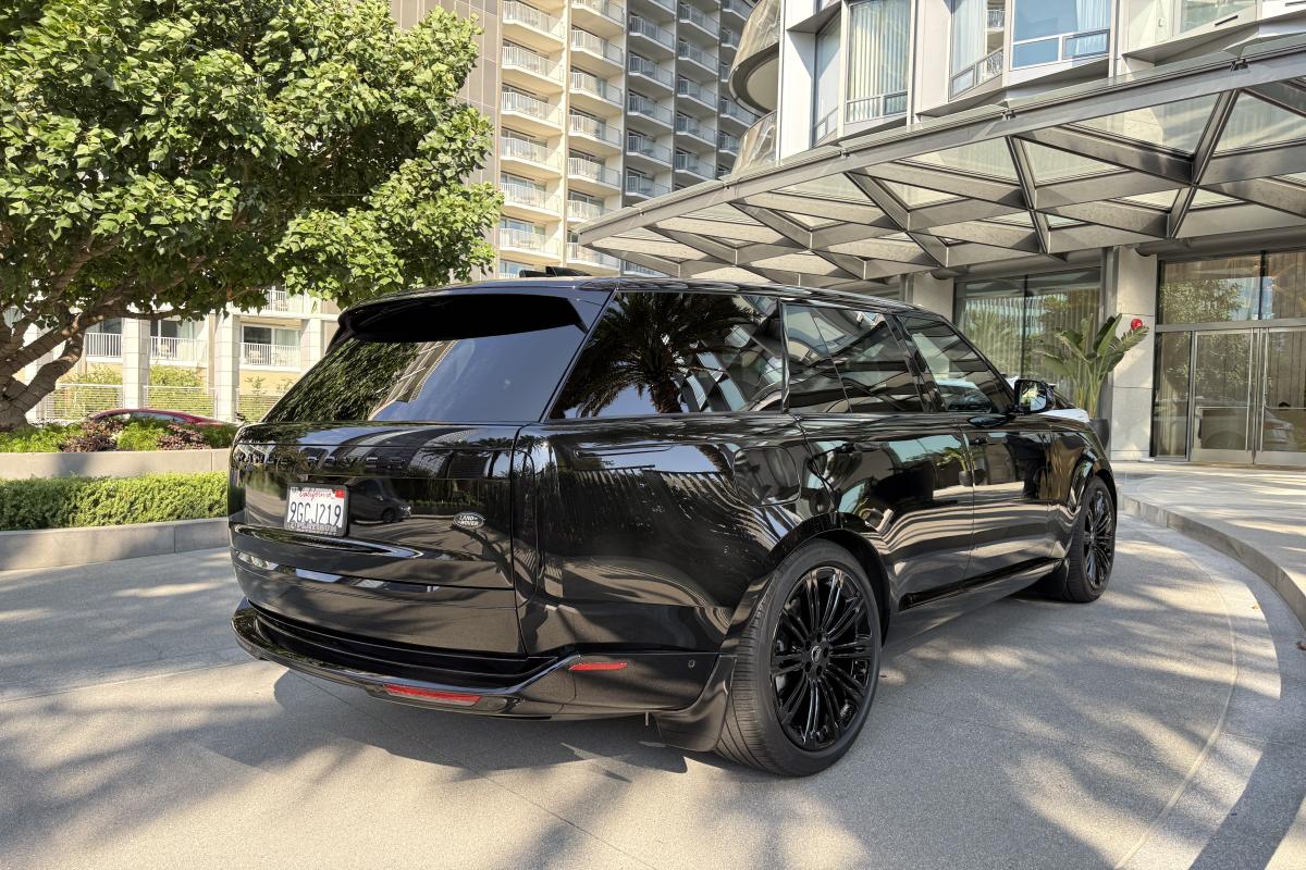 Land Rover Range Rover SE Rental in Los Angeles Thumbnail 