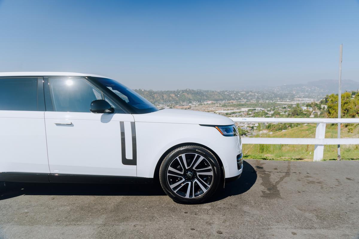 Land Rover Range Rover Se Rental in Los Angeles Thumbnail 