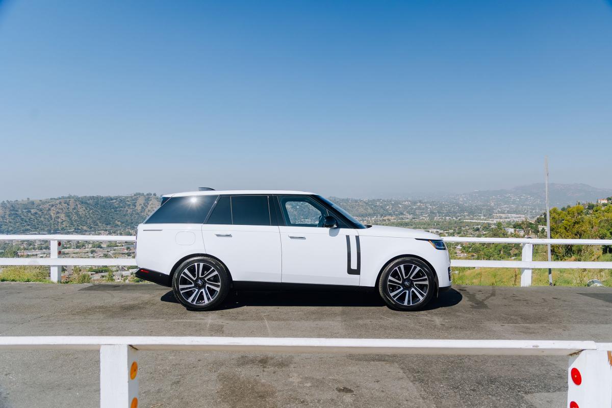 Land Rover Range Rover Se Rental in Los Angeles Thumbnail 