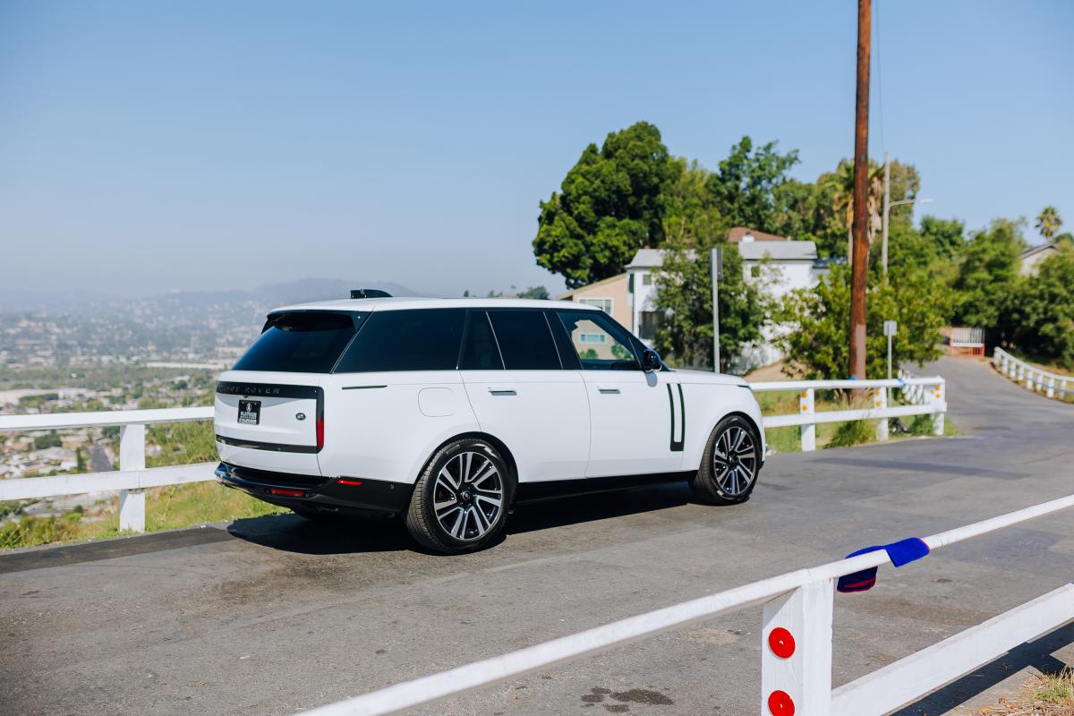 Land Rover Range Rover Se Rental in Los Angeles Thumbnail 