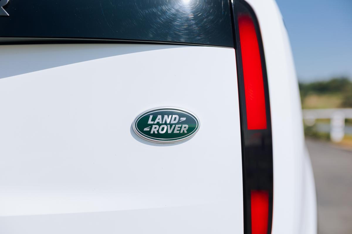Land Rover Range Rover Se Rental in Los Angeles Thumbnail 