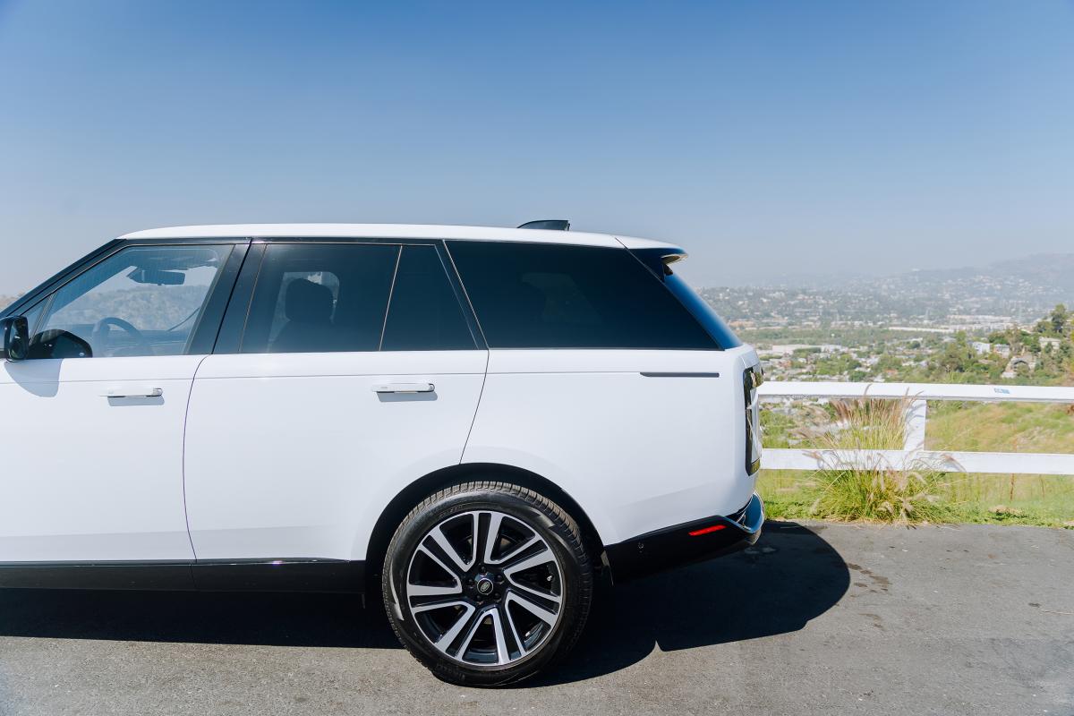 Land Rover Range Rover Se Rental in Los Angeles Thumbnail 
