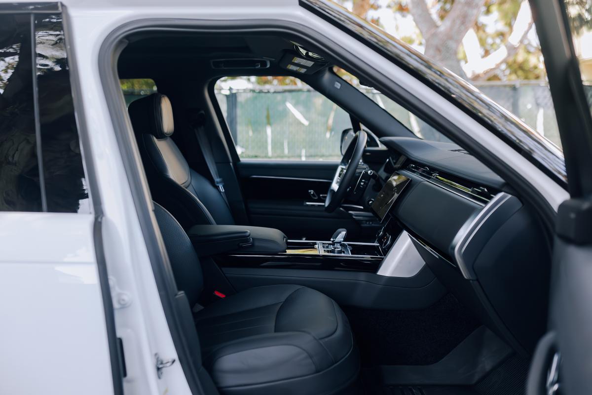 Land Rover Range Rover Se Rental in Los Angeles Thumbnail 
