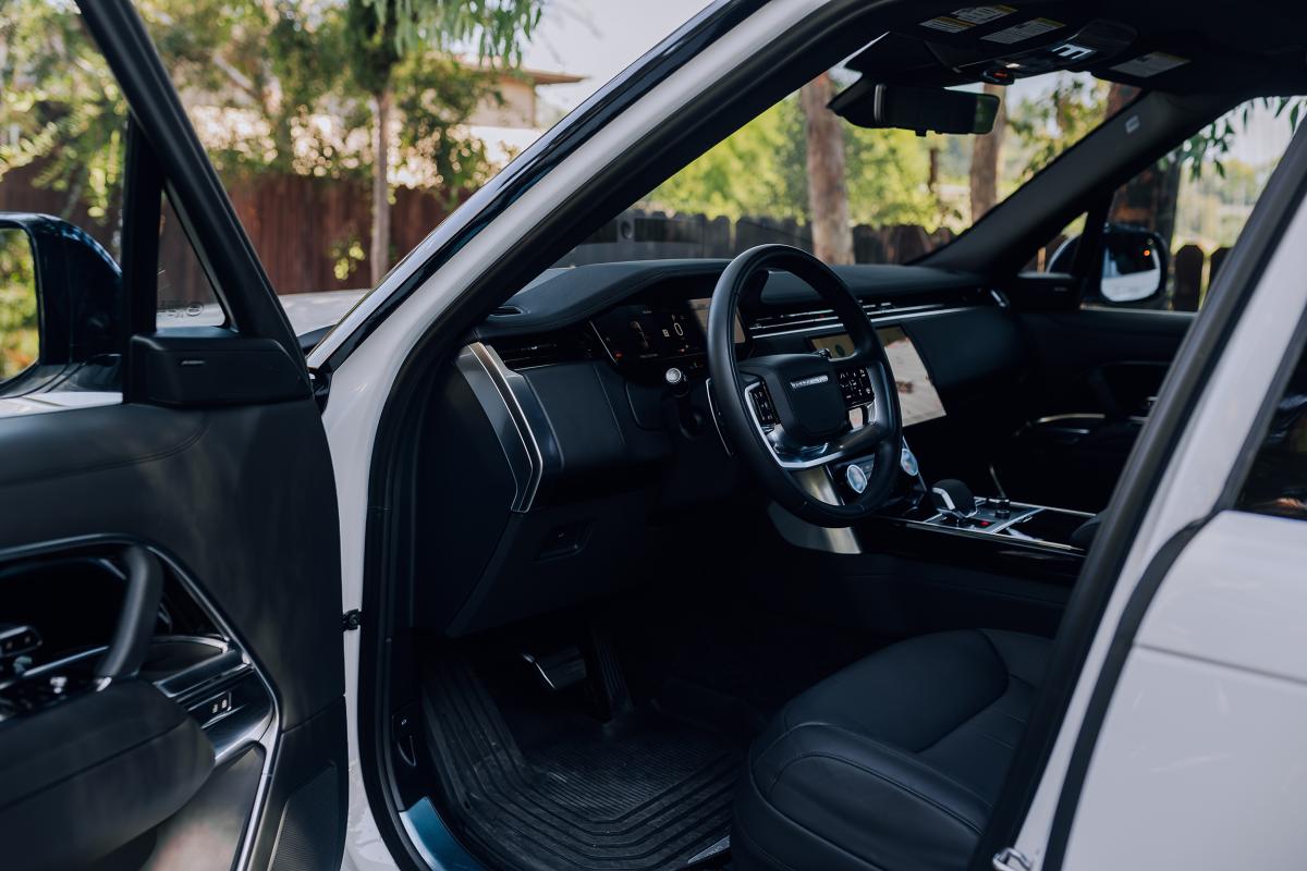 Land Rover Range Rover Se Rental in Los Angeles Thumbnail 