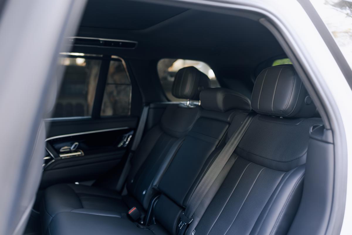 Land Rover Range Rover Se Rental in Los Angeles Thumbnail 