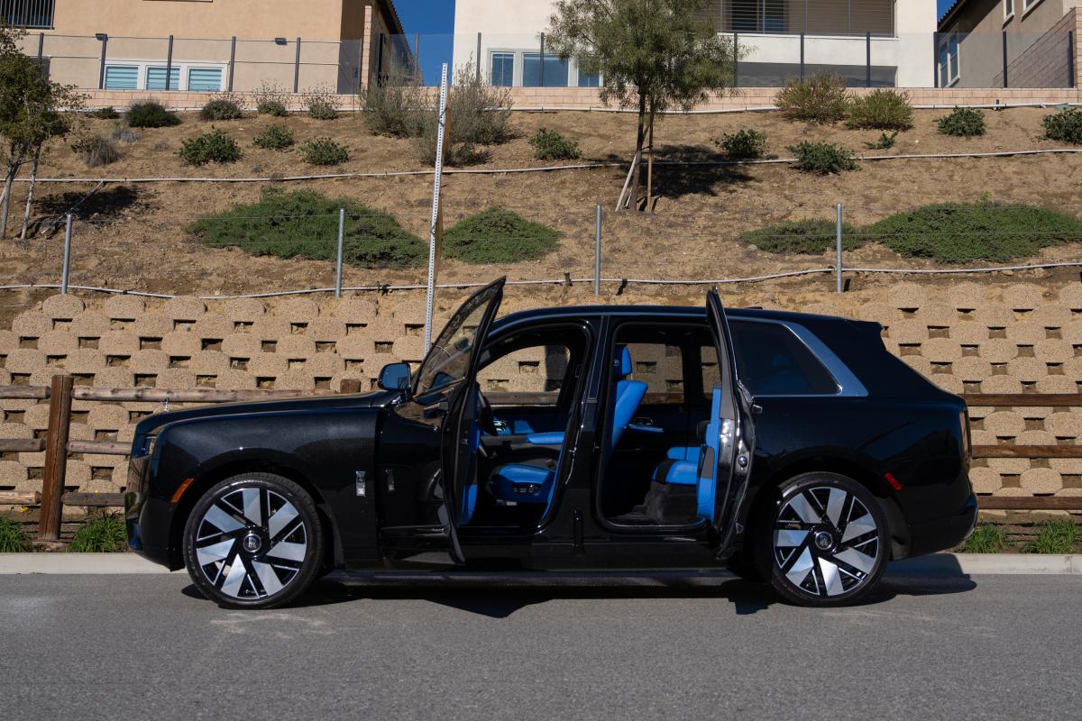 2025 Rolls Royce Cullinan Series II Rental in Los Angeles