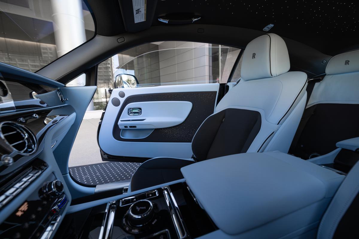 Rolls Royce Spectre for Rental in Los Angeles Thumbnail 