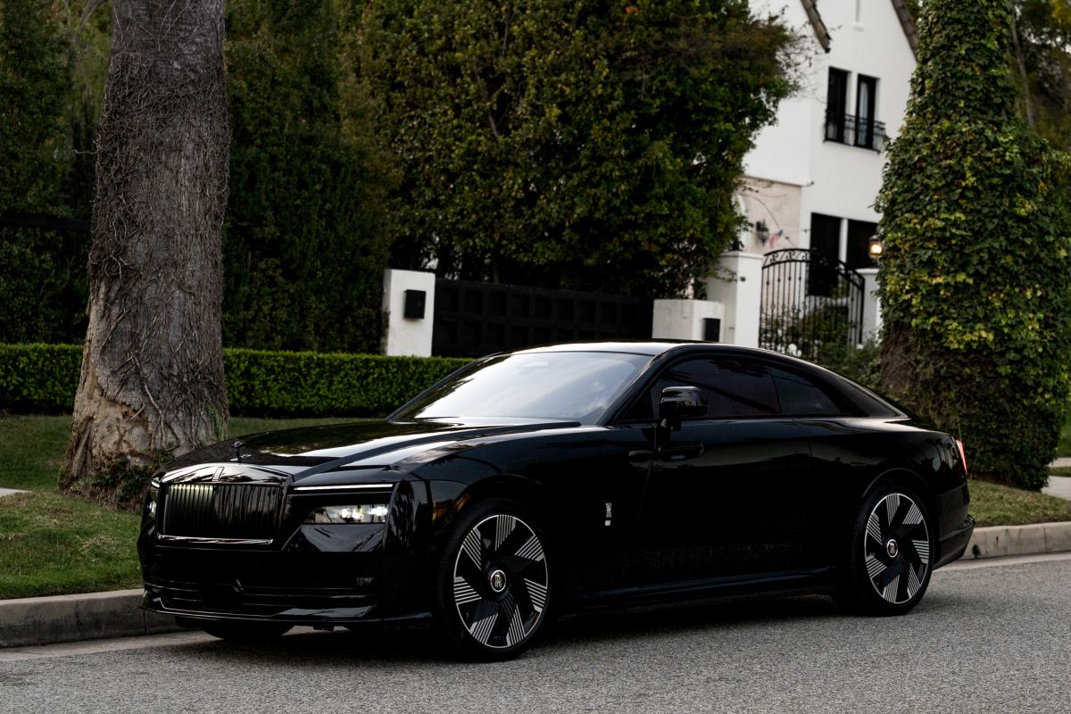 Rolls Royce Spectre for Rental in Los Angeles Thumbnail 