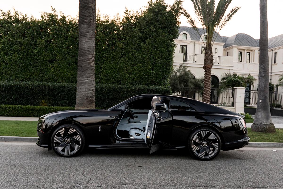 Rolls Royce Spectre for Rental in Los Angeles Thumbnail 